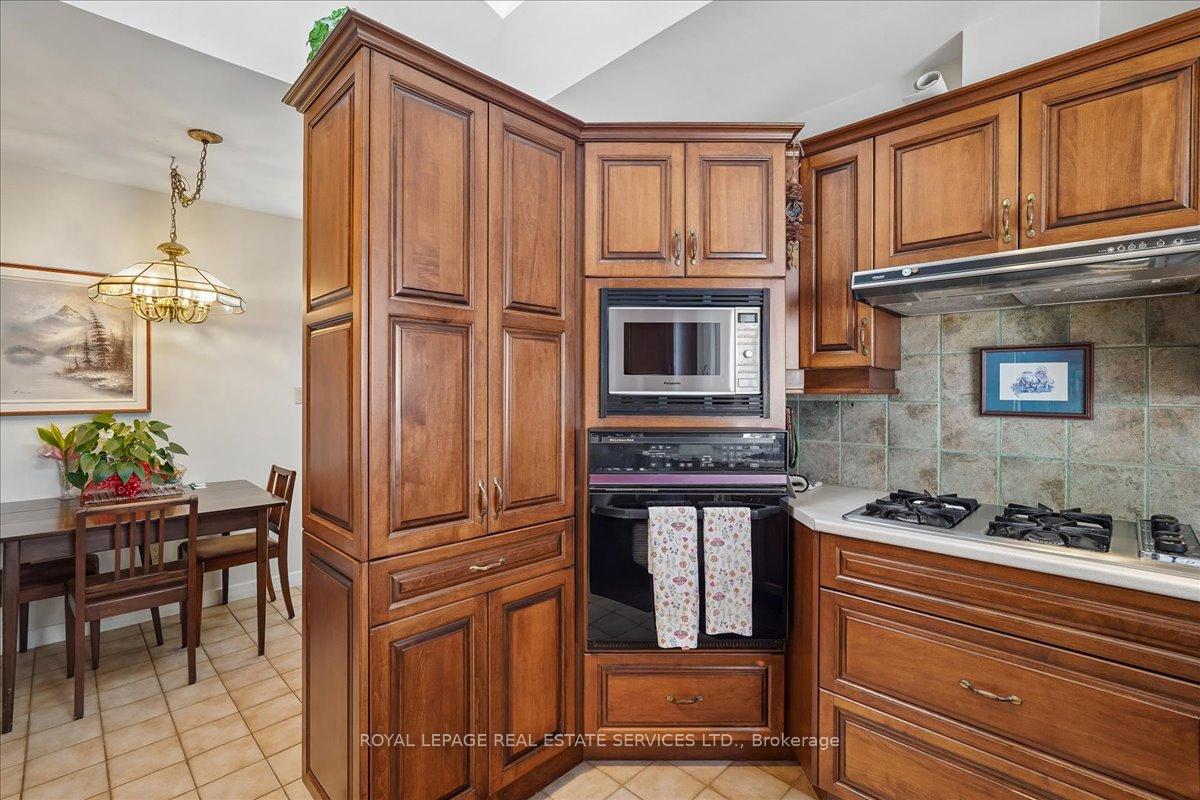 Photo 12 of 1309 Warwick Avenue, Oakville, West — HOMEH