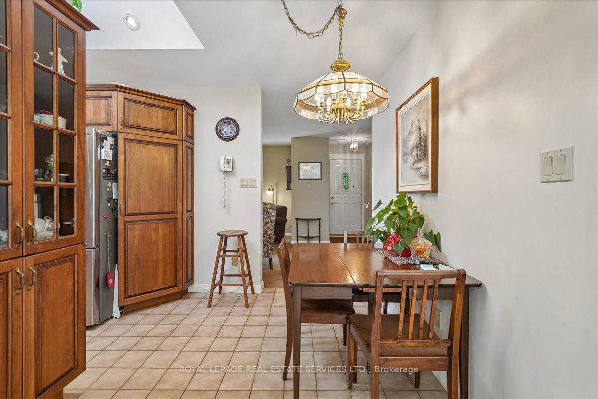 Photo 14 of 1309 Warwick Avenue, Oakville, West — HOMEH