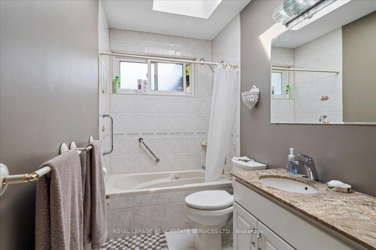 Photo 24 of 1309 Warwick Avenue, Oakville, West — HOMEH