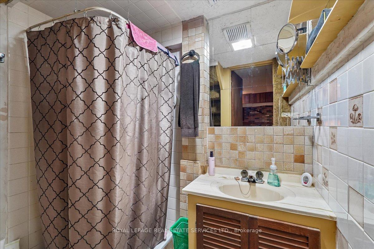Photo 32 of 1309 Warwick Avenue, Oakville, West — HOMEH