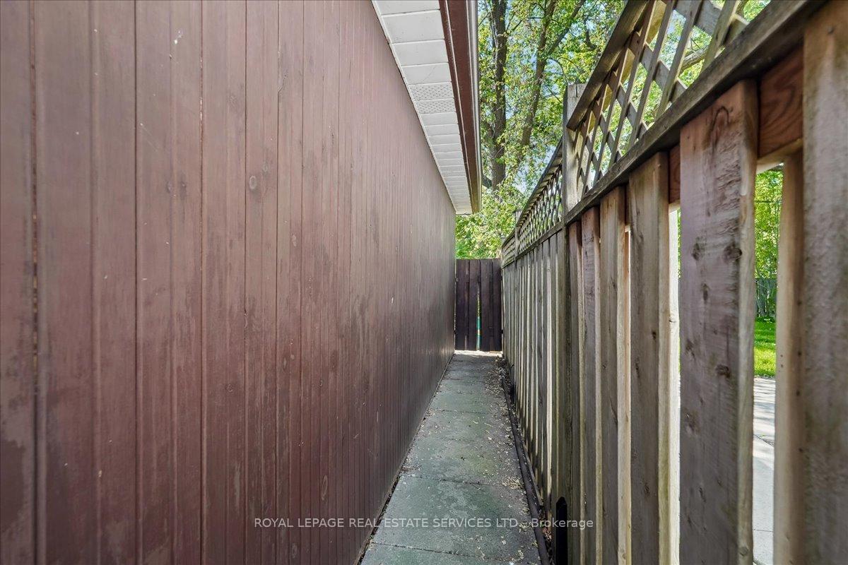 Photo 35 of 1309 Warwick Avenue, Oakville, West — HOMEH