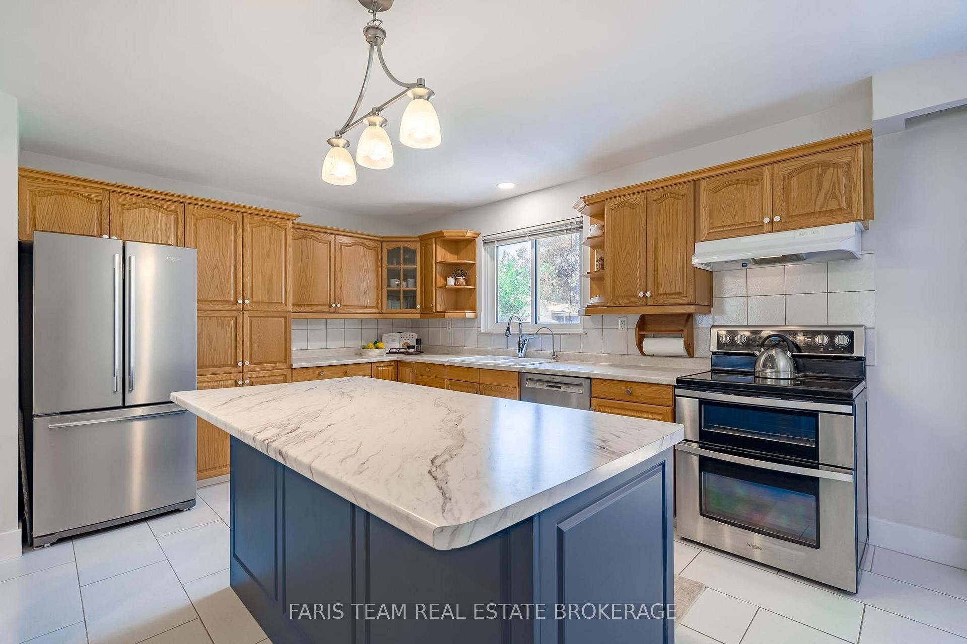 Photo 4 of 42 Briar Road, Barrie, Allandale Heights — HOMEH