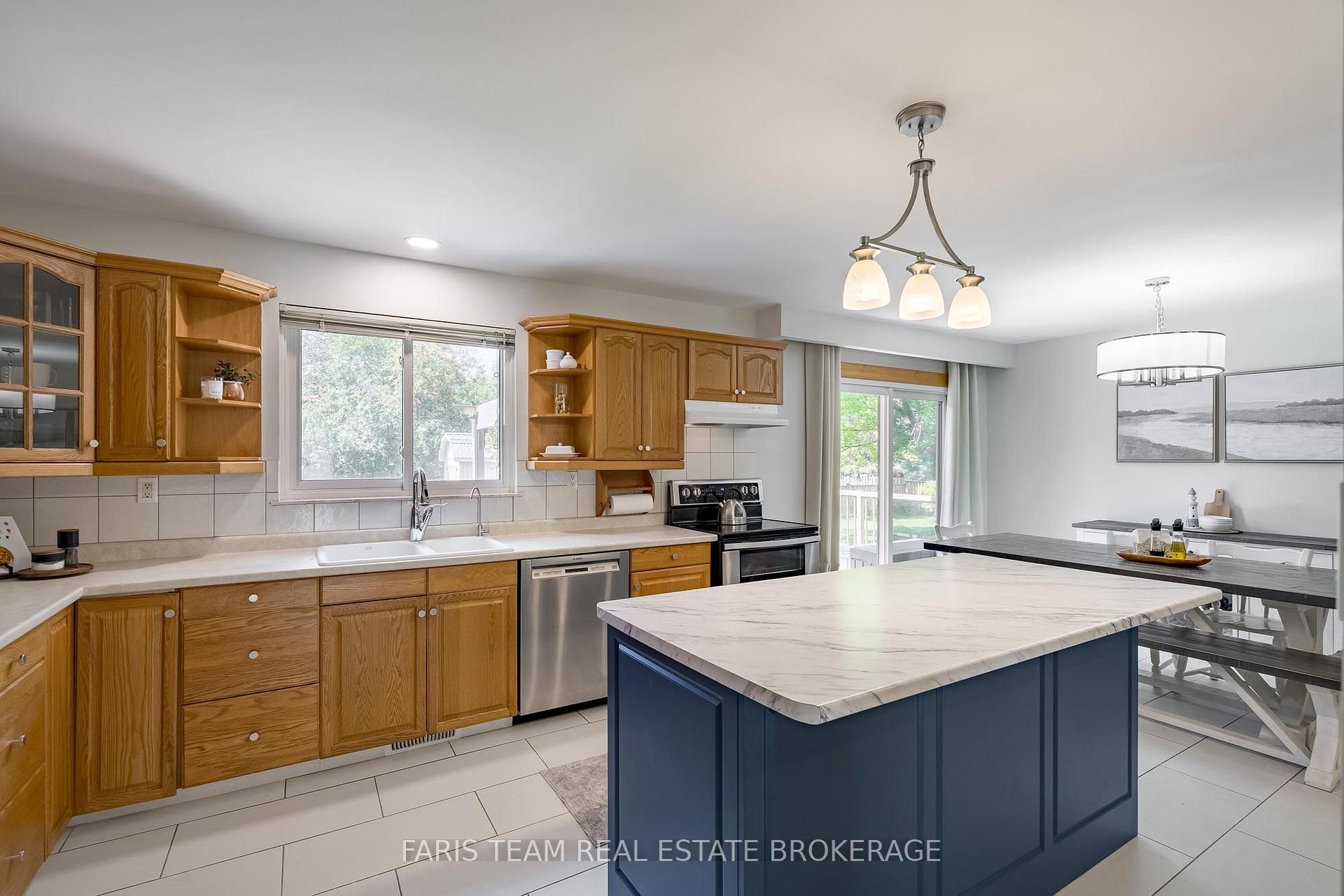Photo 5 of 42 Briar Road, Barrie, Allandale Heights — HOMEH