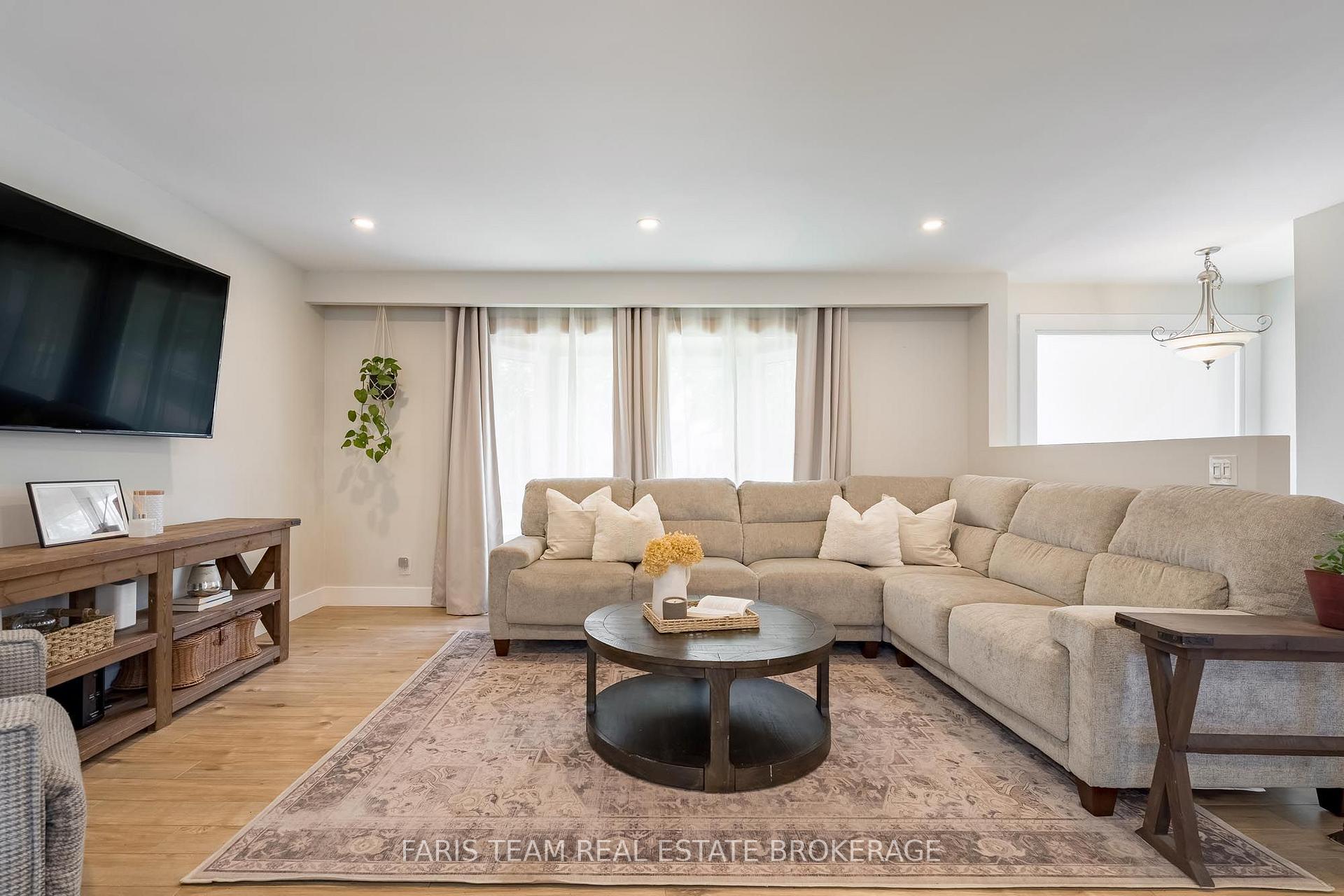 Photo 10 of 42 Briar Road, Barrie, Allandale Heights — HOMEH