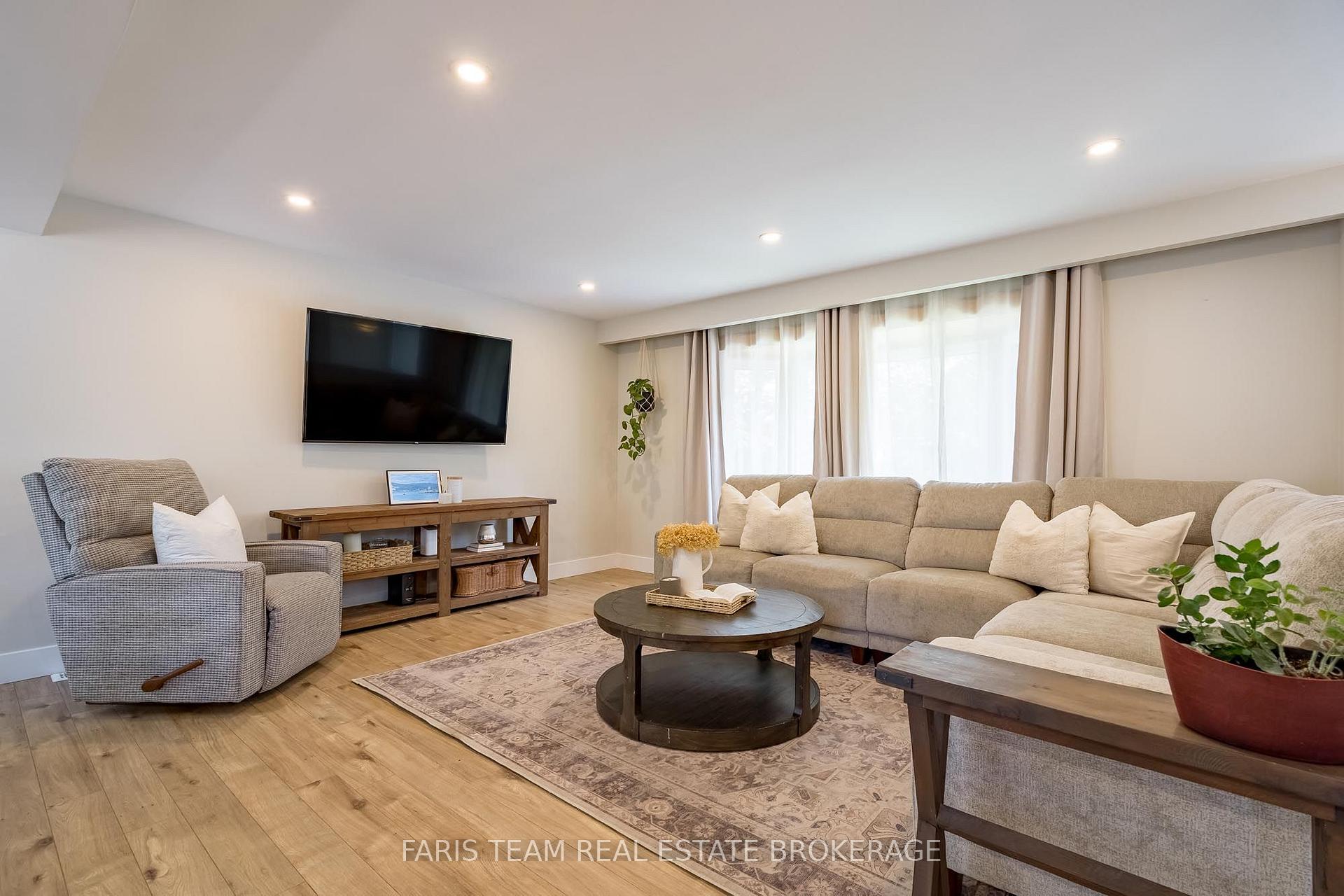 Photo 11 of 42 Briar Road, Barrie, Allandale Heights — HOMEH