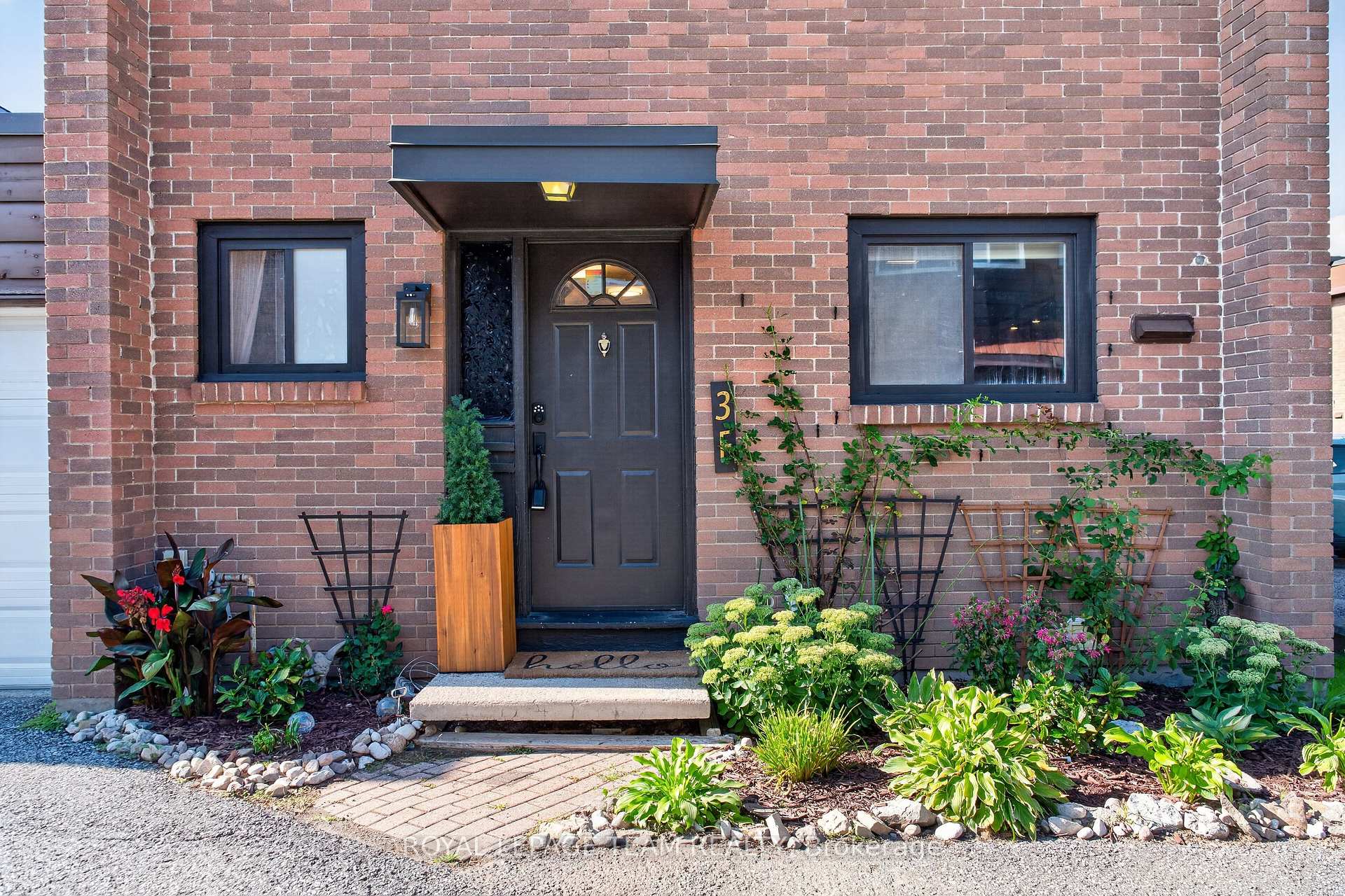 Photo 3 of Unit F, 3 Arnold Drive, Ottawa, Arbeatha Park — HOMEH