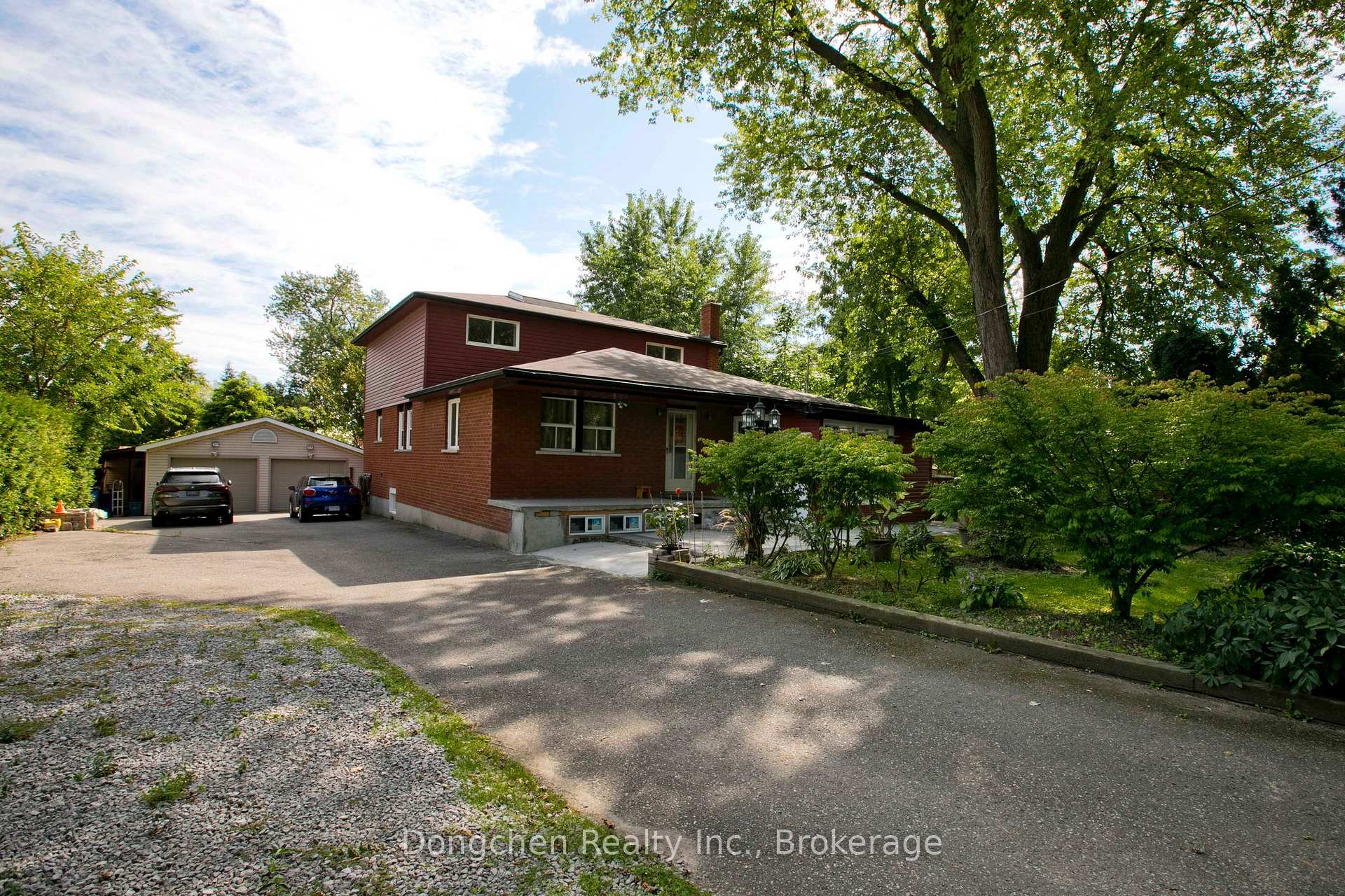 Photo 3 of 603 Park Cres E, Pickering, West Shore — HOMEH