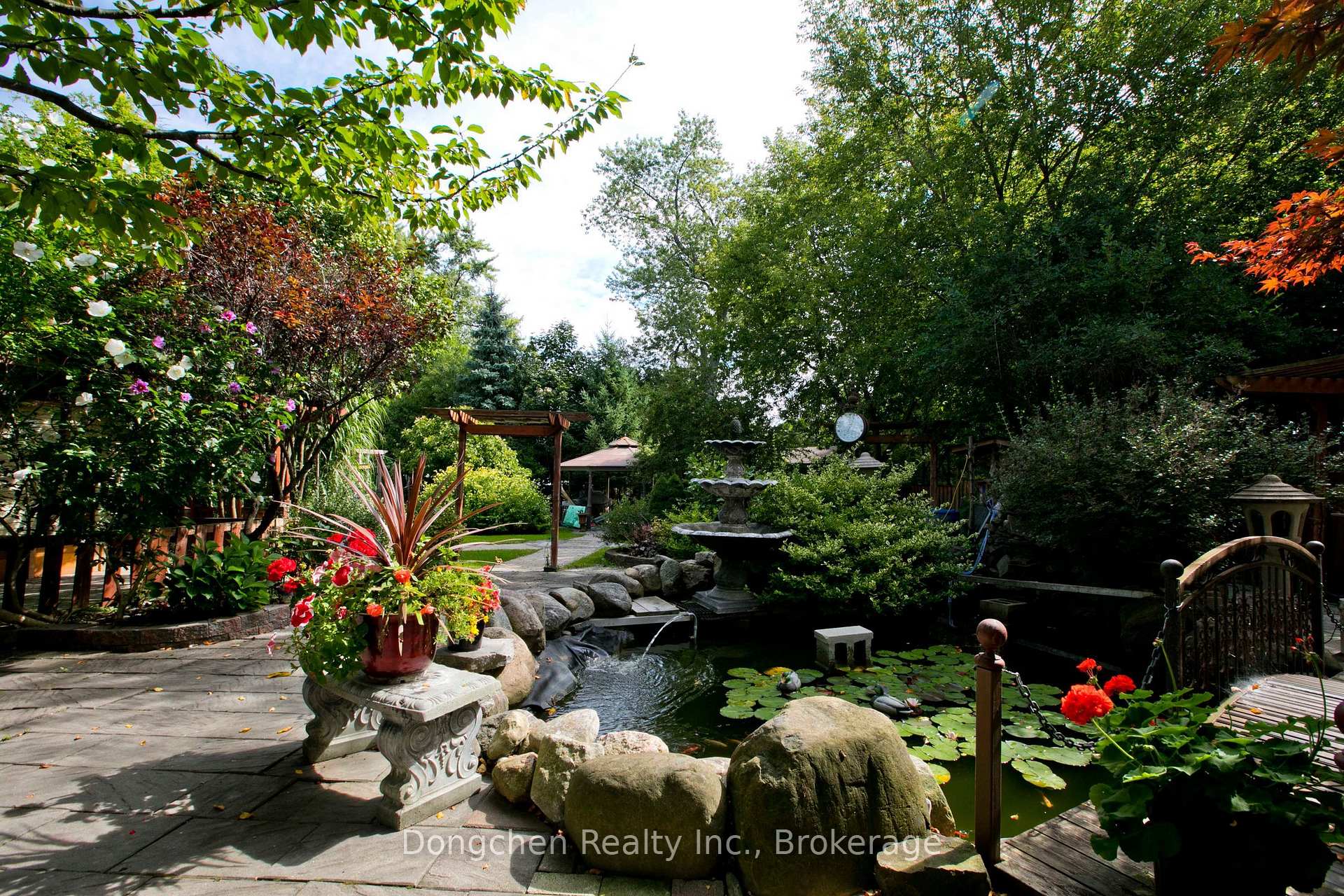 Photo 10 of 603 Park Cres E, Pickering, West Shore — HOMEH