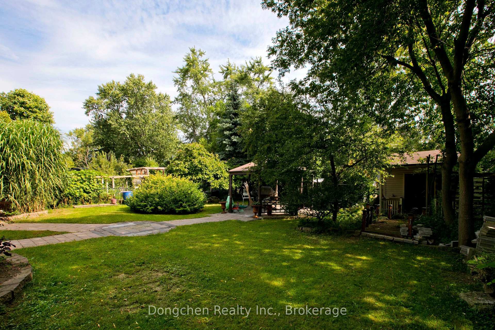 Photo 14 of 603 Park Cres E, Pickering, West Shore — HOMEH