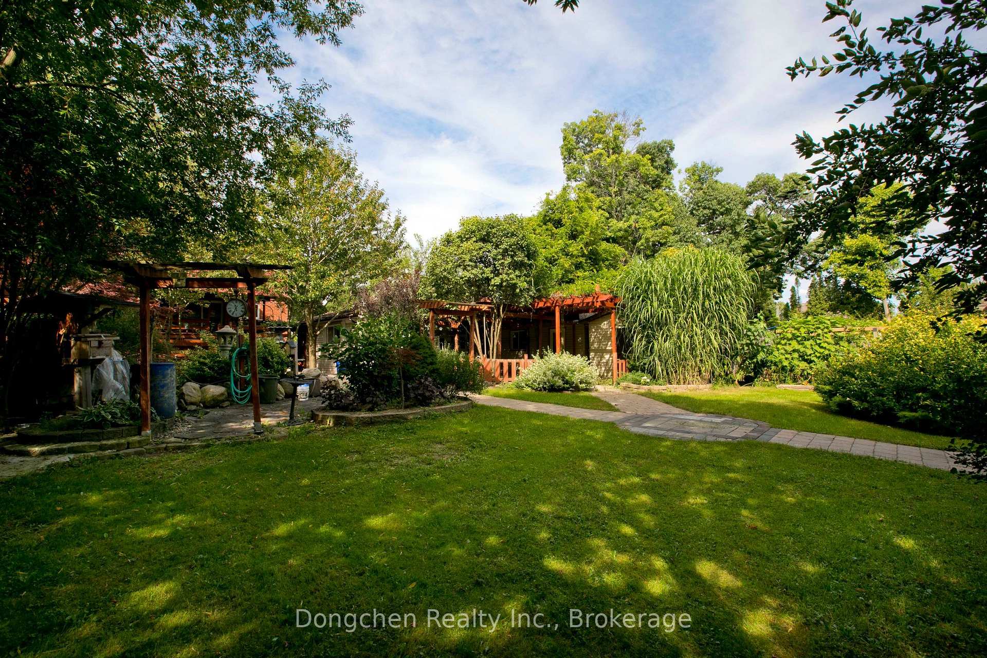 Photo 16 of 603 Park Cres E, Pickering, West Shore — HOMEH