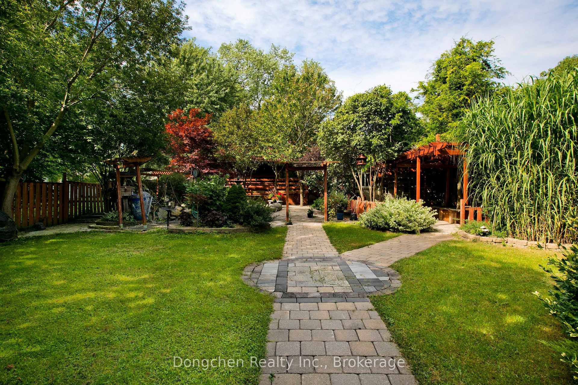 Photo 18 of 603 Park Cres E, Pickering, West Shore — HOMEH
