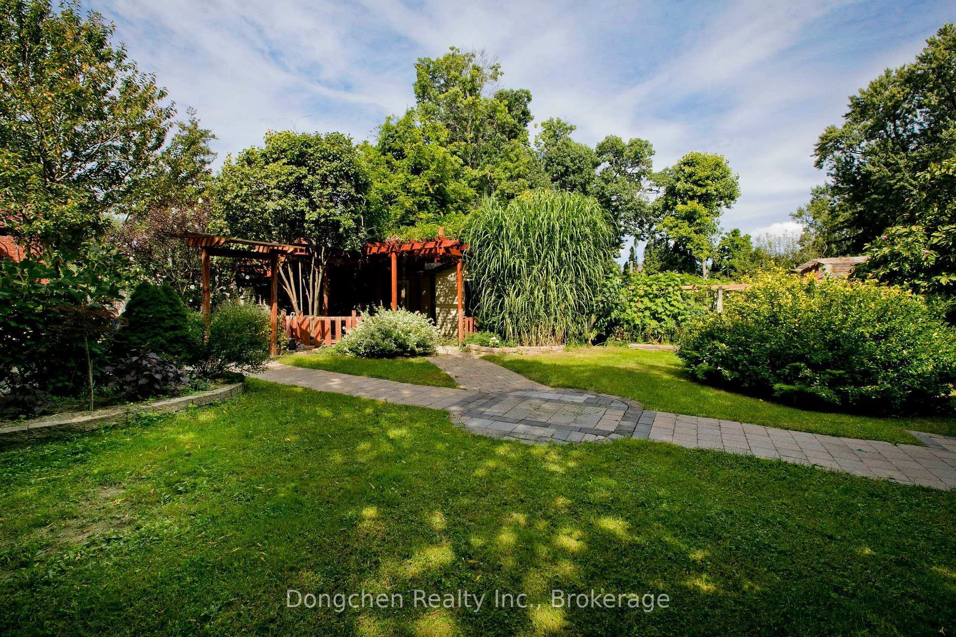 Photo 19 of 603 Park Cres E, Pickering, West Shore — HOMEH