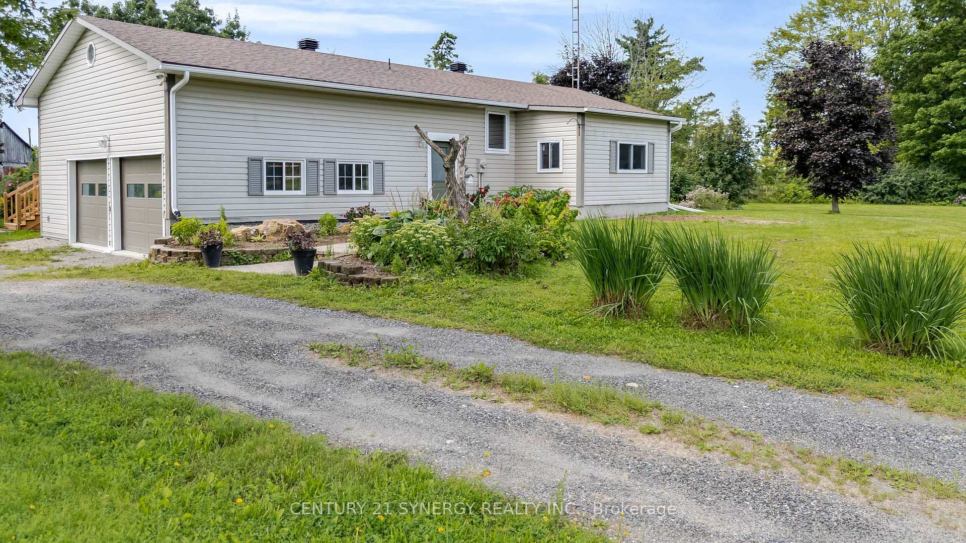Photo of 677 Bowes Side Road
