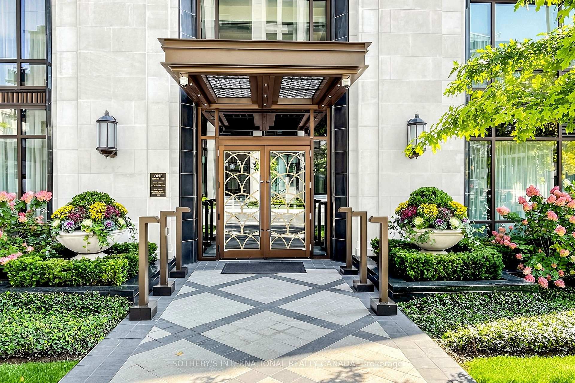 Photo 4 of Unit 404, 1 Forest Hill Road, Toronto, Casa Loma — HOMEH