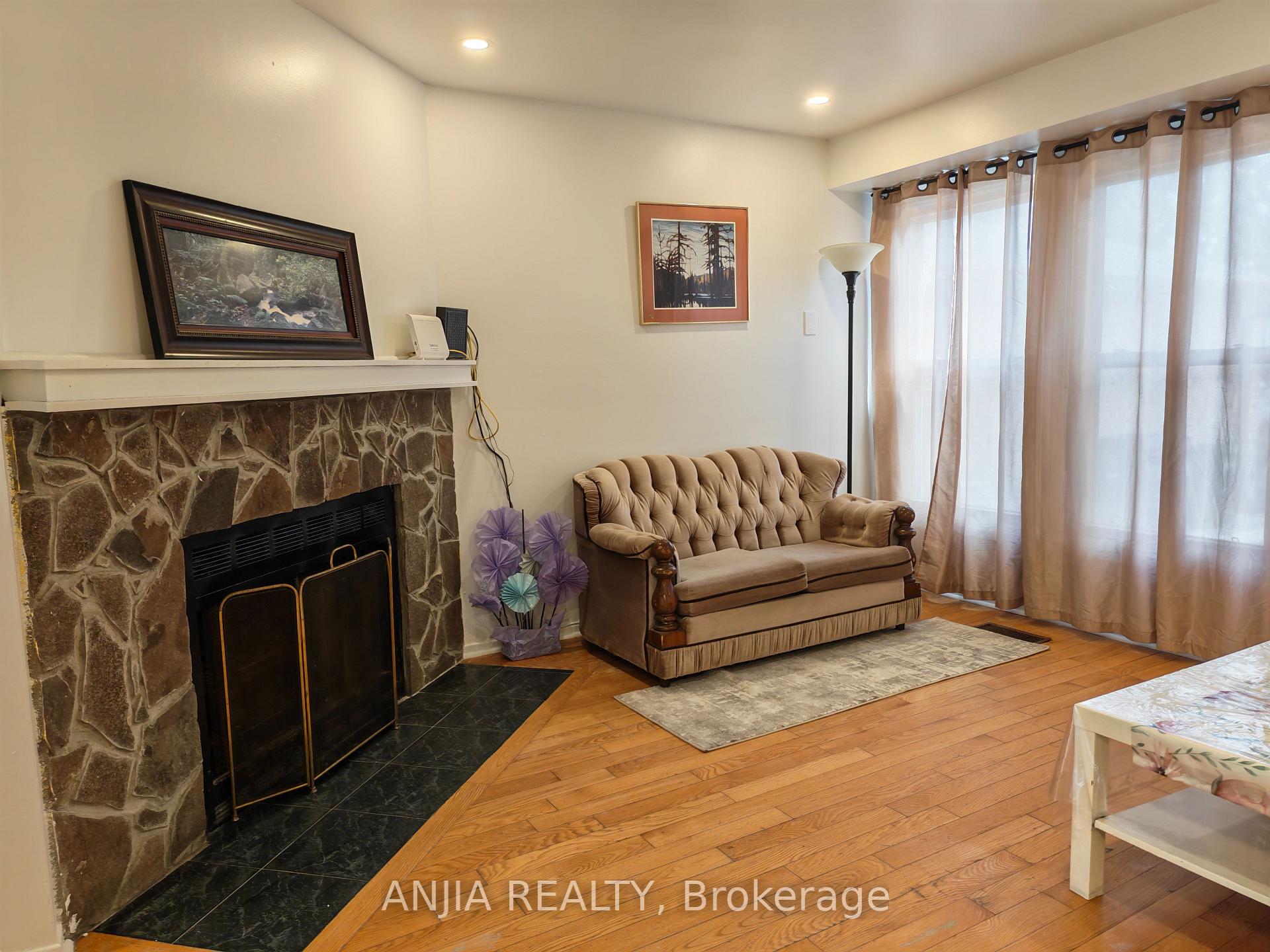 Photo 2 of 5 Muirlands Drive, Scarborough, Milliken — HOMEH