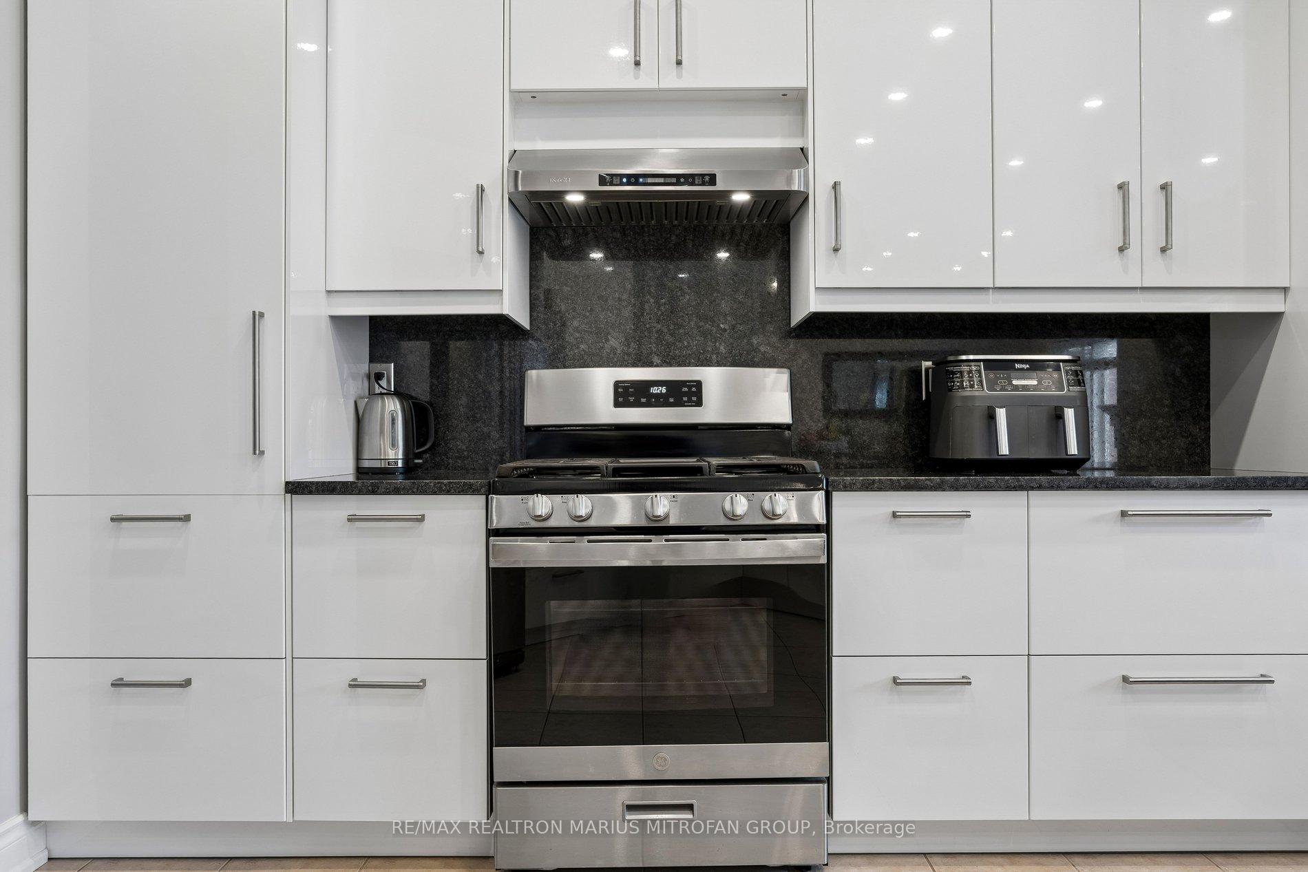Photo 10 of 58 Whiterock Avenue, Hamilton, Villages of Glancaster — HOMEH