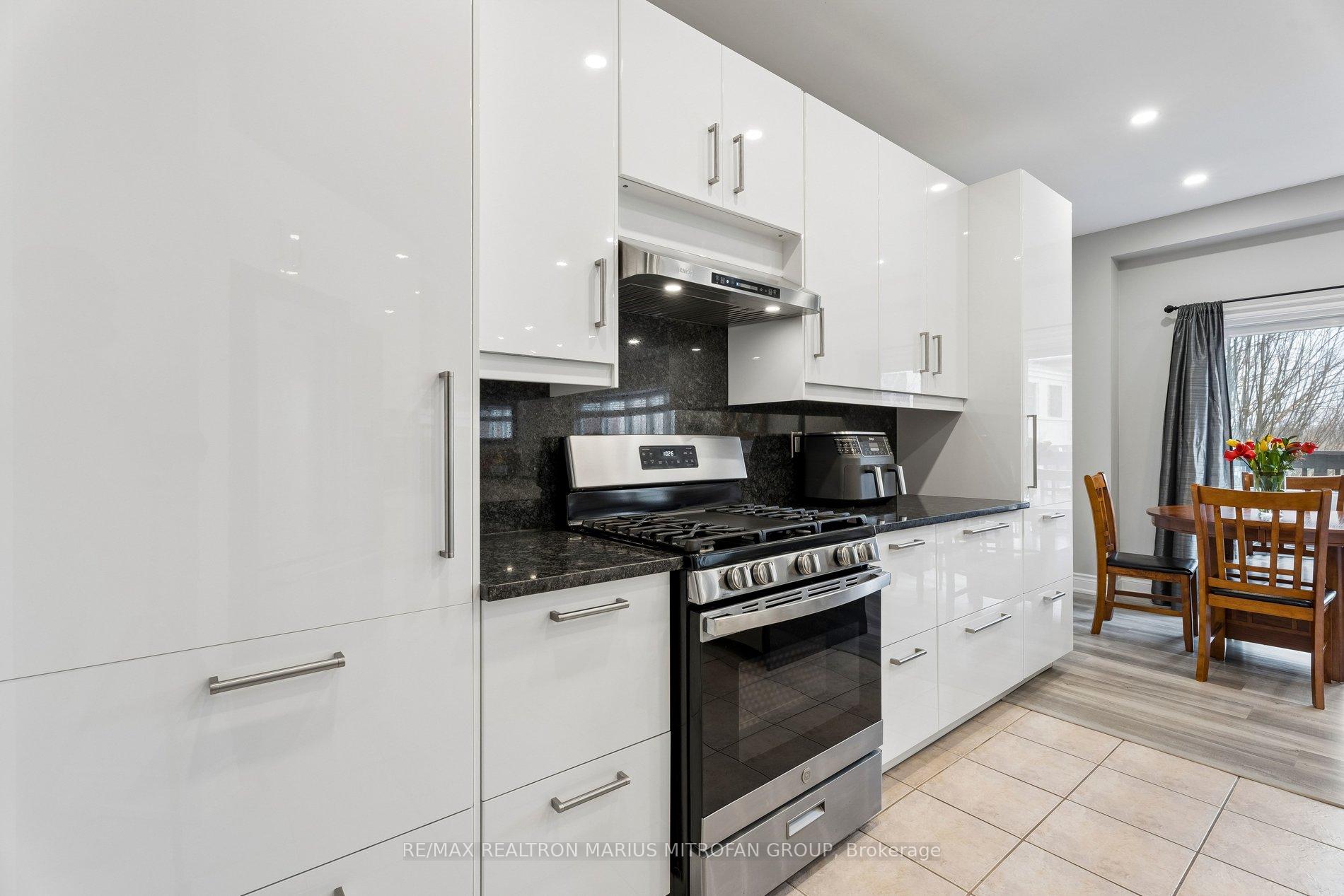 Photo 11 of 58 Whiterock Avenue, Hamilton, Villages of Glancaster — HOMEH