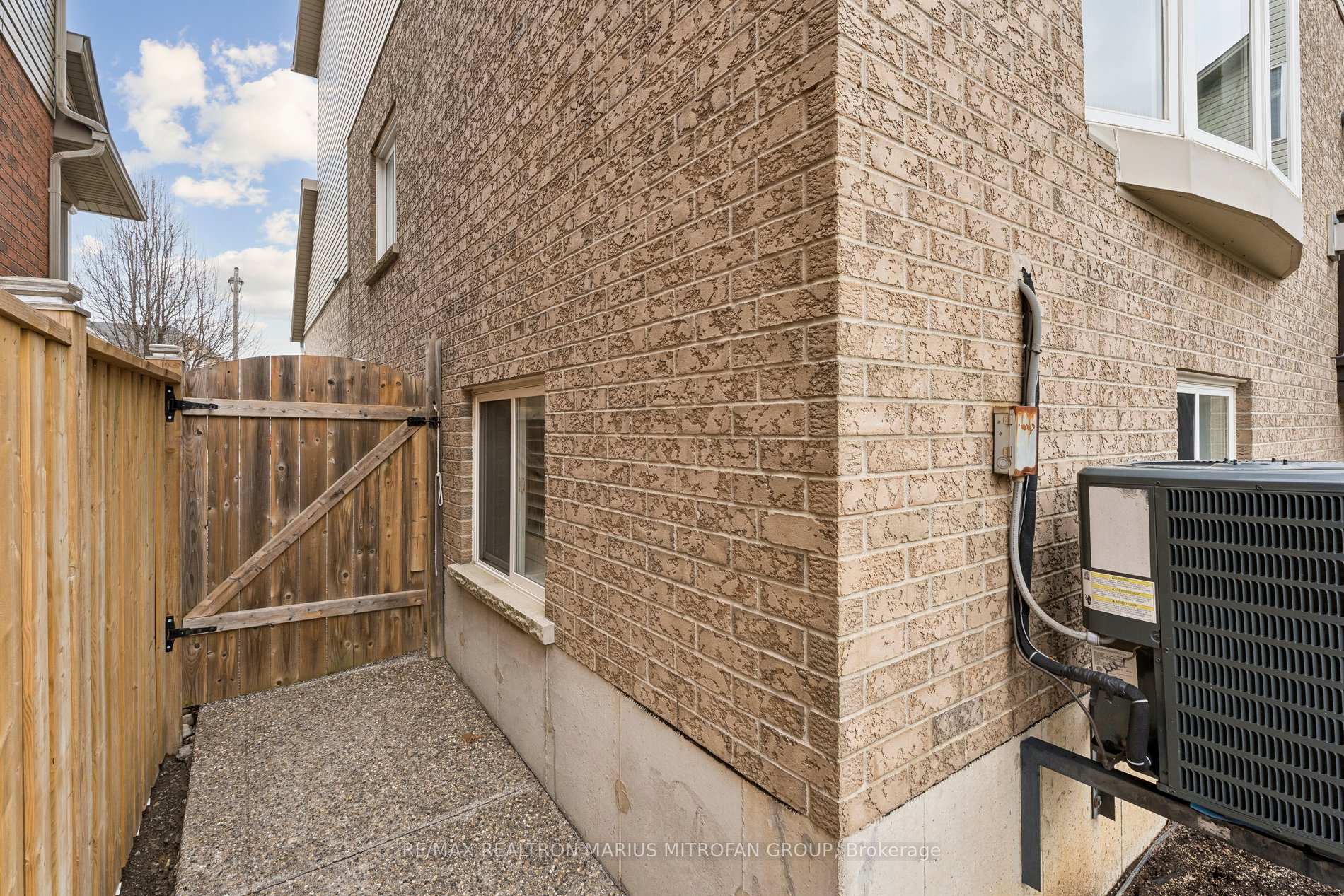 Photo 45 of 58 Whiterock Avenue, Hamilton, Villages of Glancaster — HOMEH