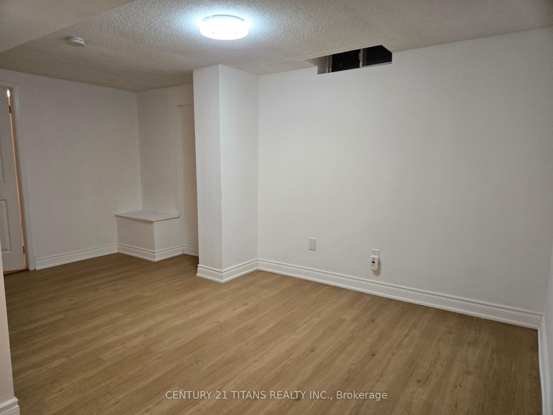Photo 2 of Unit Lower, 59 William Honey Crescent, Markham, Middlefield — HOMEH