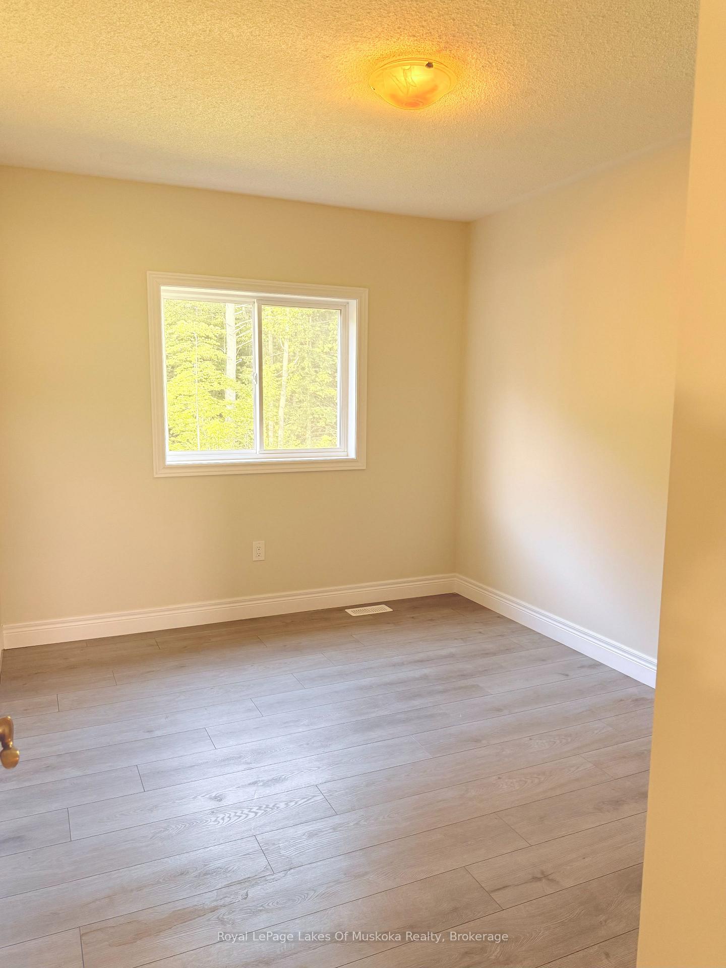 Photo 7 of 275 Daffodil Court, Gravenhurst, Wood (Gravenhurst) — HOMEH