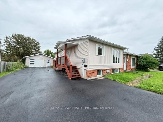 Photo 3 of 16 Mateev Avenue, Kapuskasing — HOMEH