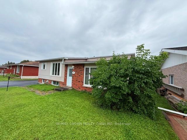 Photo 4 of 16 Mateev Avenue, Kapuskasing — HOMEH