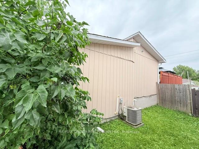 Photo 5 of 16 Mateev Avenue, Kapuskasing — HOMEH