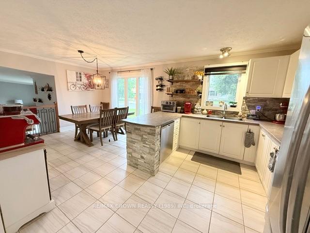 Photo 14 of 16 Mateev Avenue, Kapuskasing — HOMEH