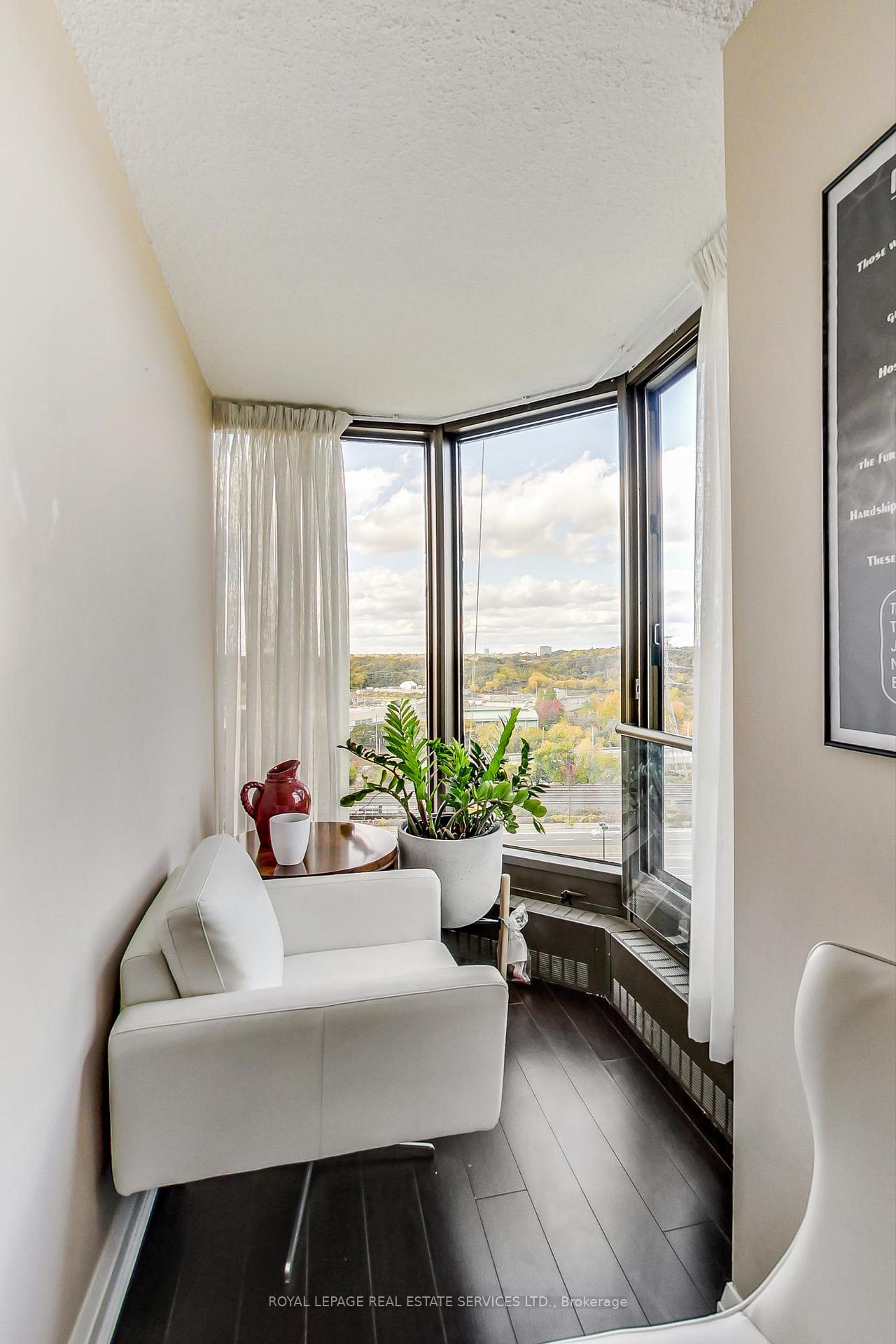Photo 3 of Unit 1110, 2045 Lake Shore Boulevard W, Etobicoke, Mimico — HOMEH
