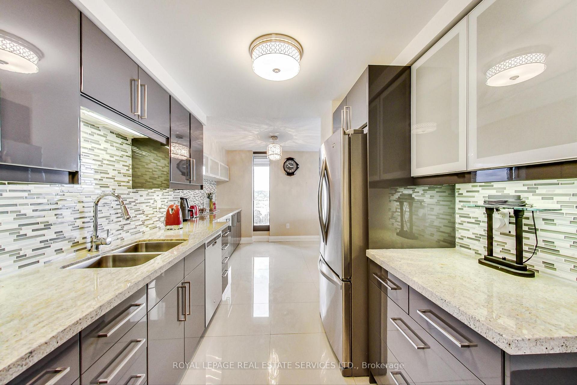 Photo 5 of Unit 1110, 2045 Lake Shore Boulevard W, Etobicoke, Mimico — HOMEH