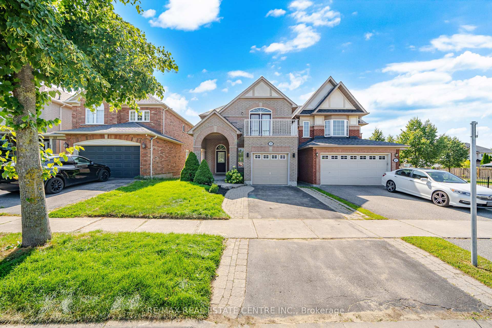 Photo 4 of 215 Willowbrook Drive, Whitby, Pringle Creek — HOMEH