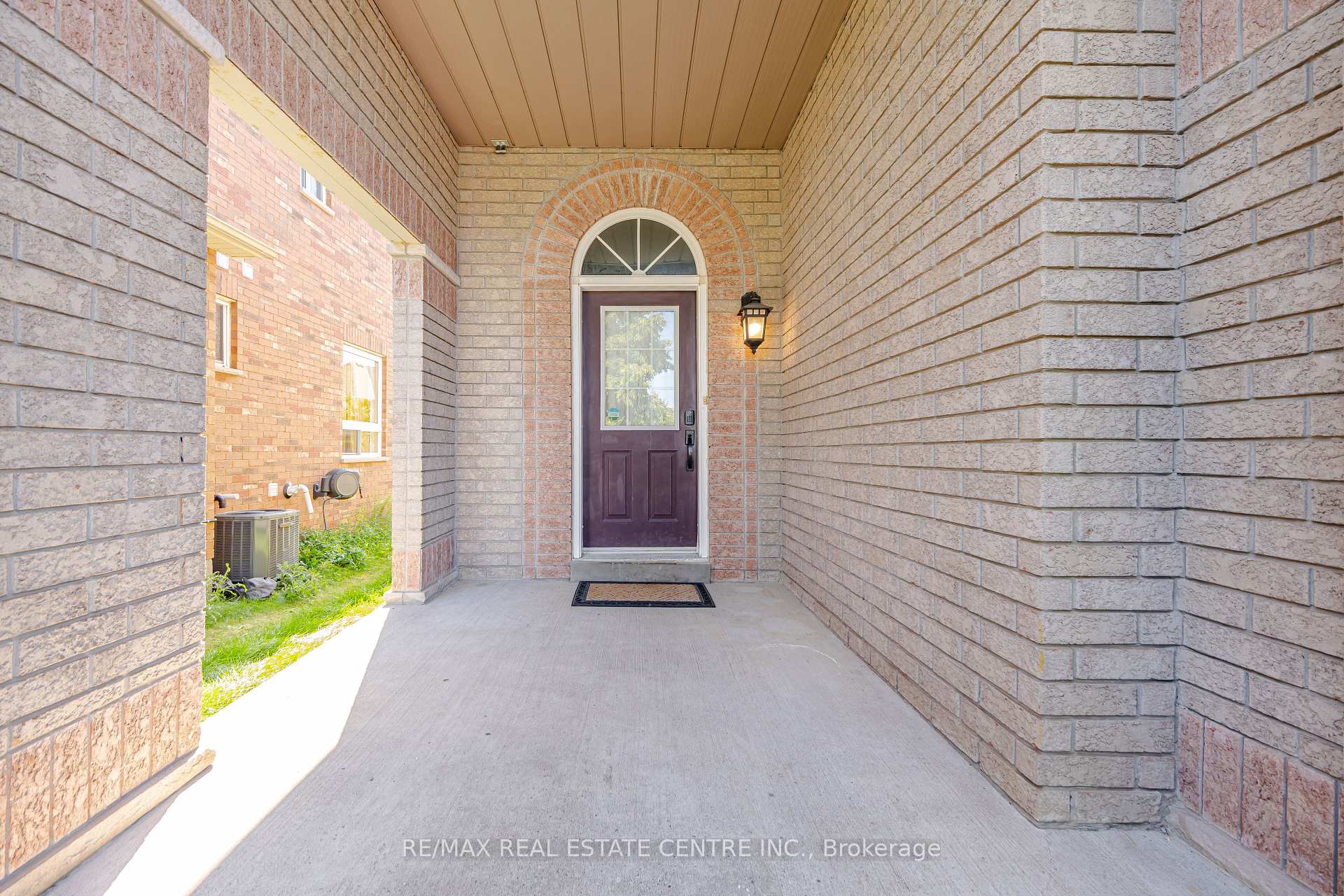 Photo 5 of 215 Willowbrook Drive, Whitby, Pringle Creek — HOMEH