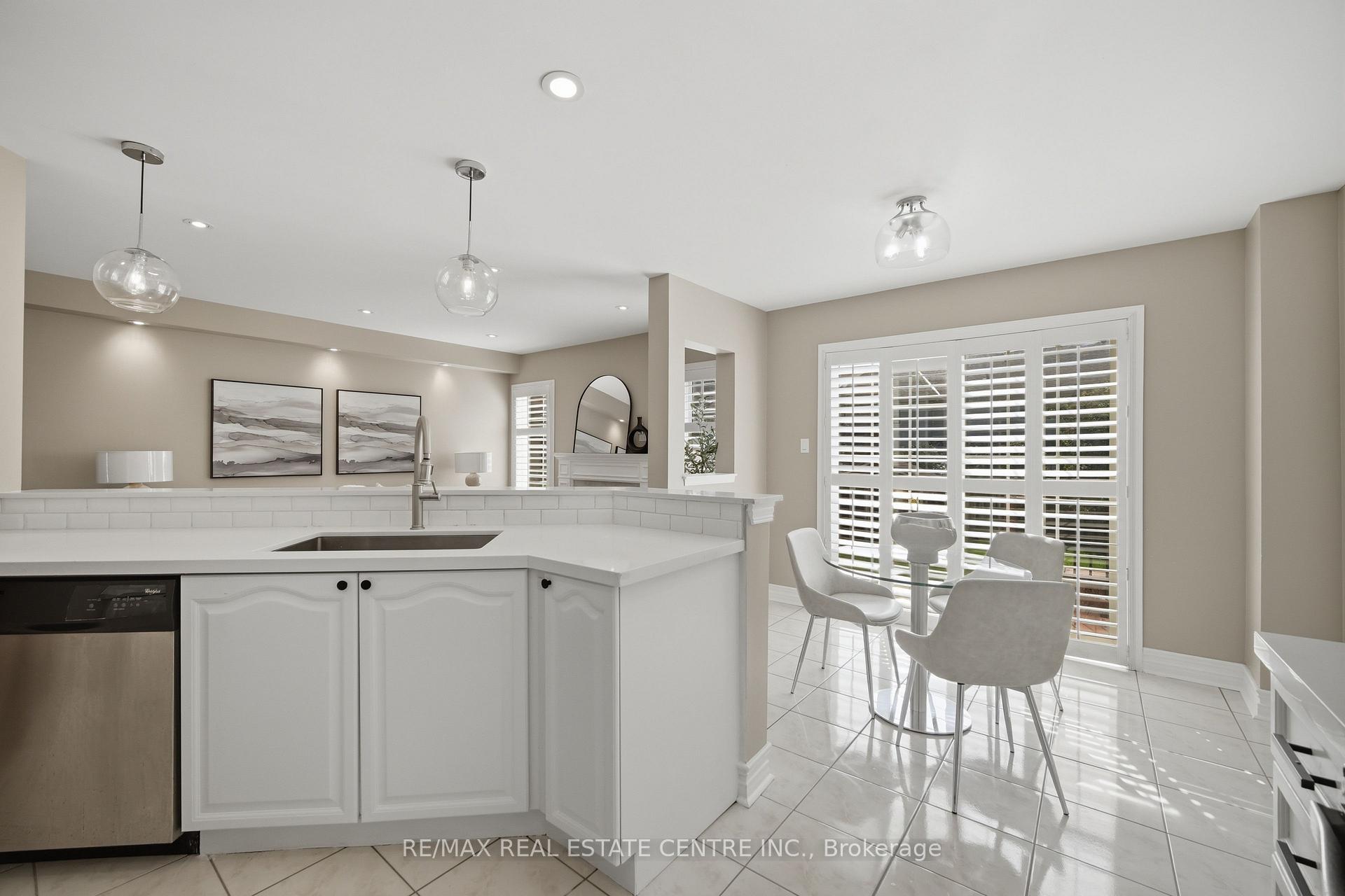 Photo 12 of 215 Willowbrook Drive, Whitby, Pringle Creek — HOMEH