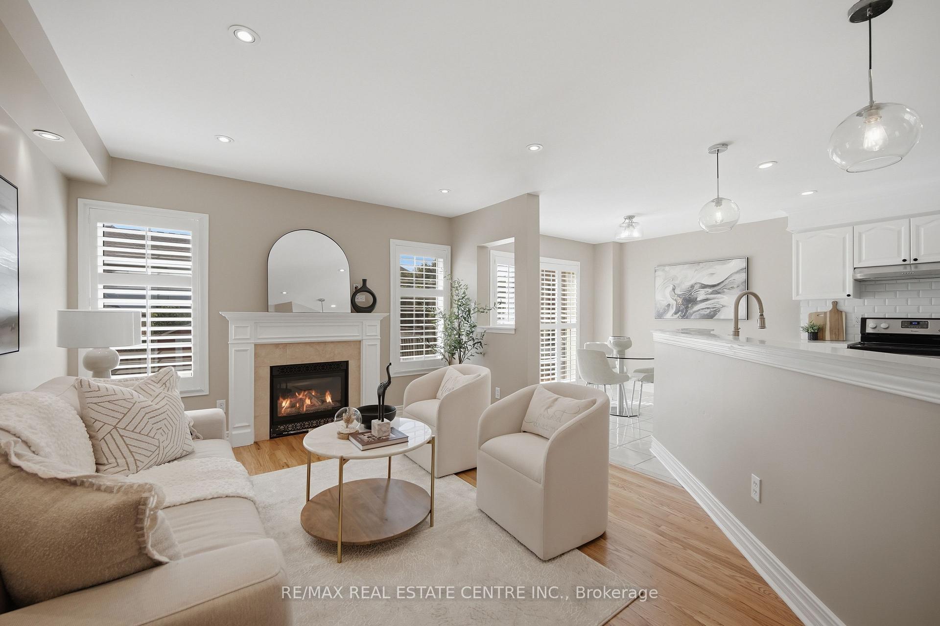 Photo 18 of 215 Willowbrook Drive, Whitby, Pringle Creek — HOMEH