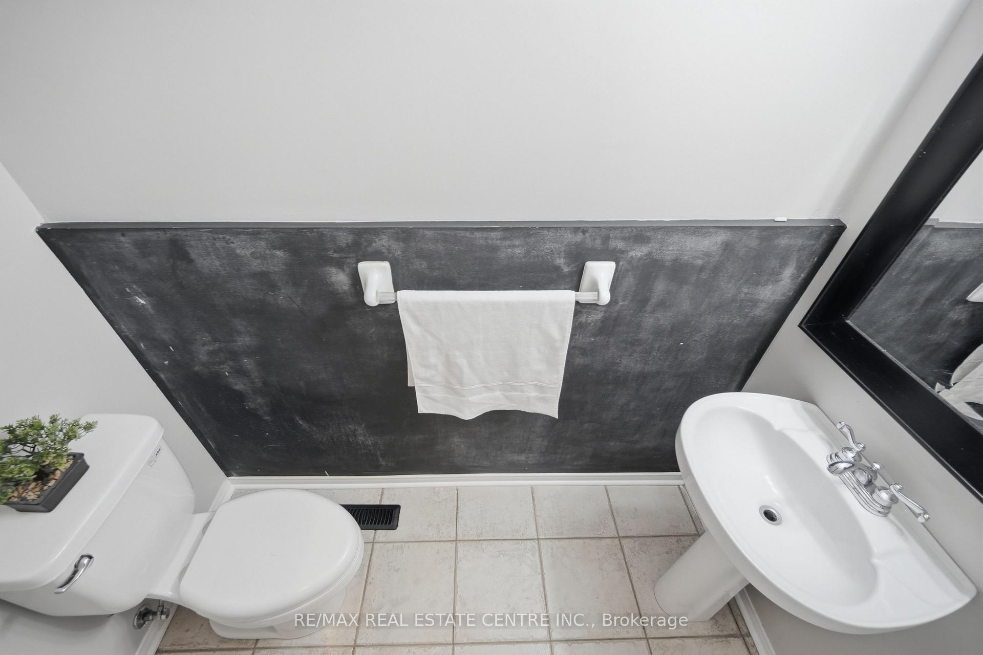 Photo 19 of 215 Willowbrook Drive, Whitby, Pringle Creek — HOMEH