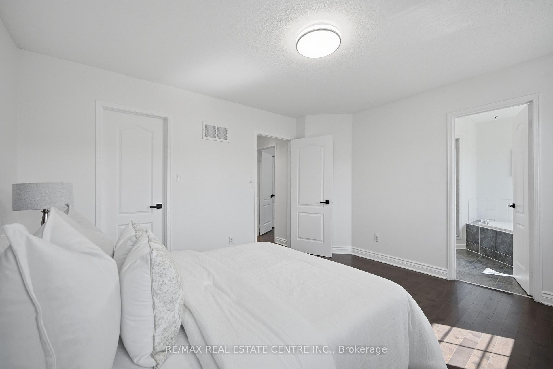 Photo 21 of 215 Willowbrook Drive, Whitby, Pringle Creek — HOMEH