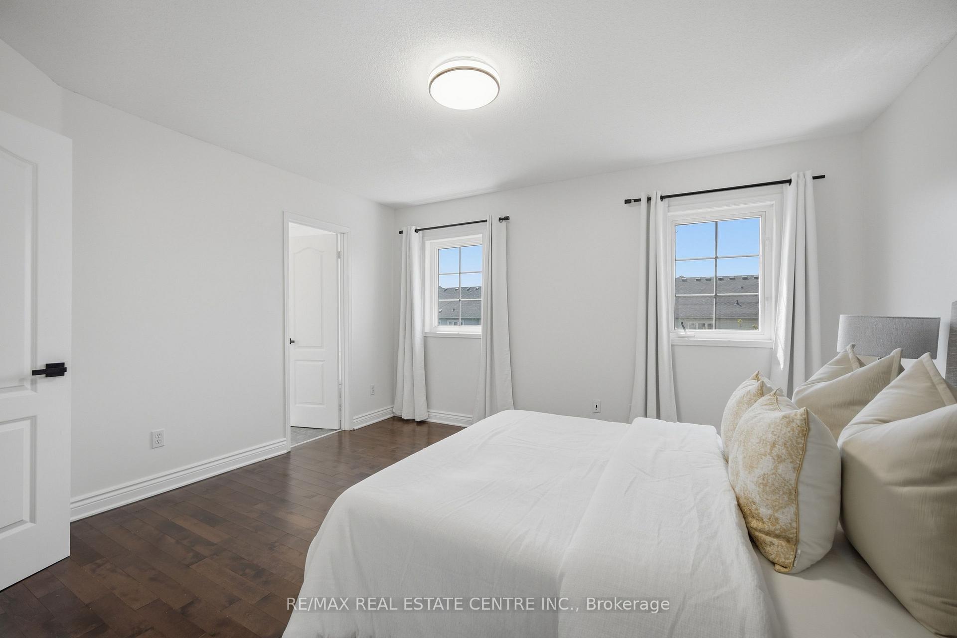Photo 22 of 215 Willowbrook Drive, Whitby, Pringle Creek — HOMEH