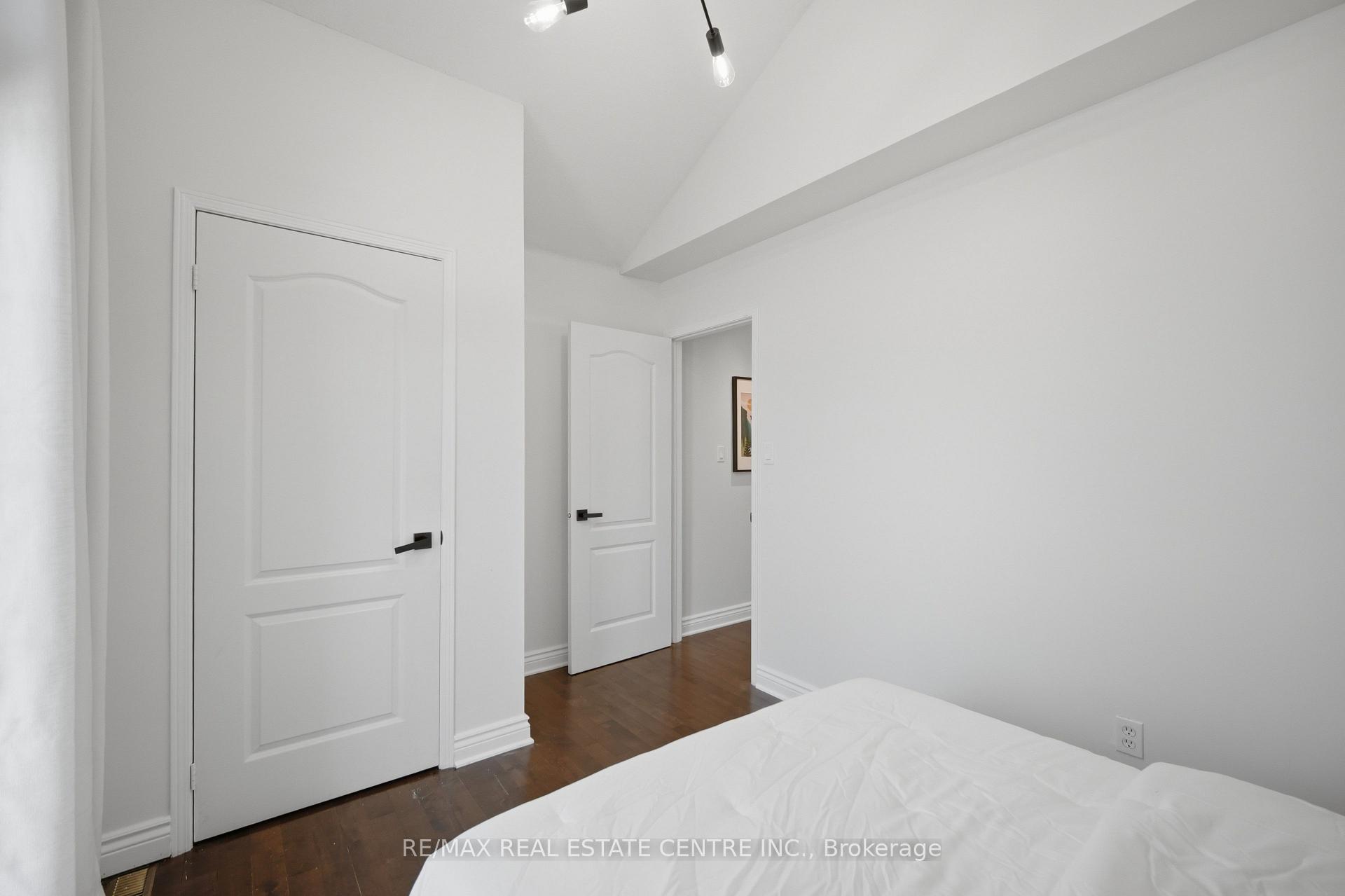 Photo 25 of 215 Willowbrook Drive, Whitby, Pringle Creek — HOMEH