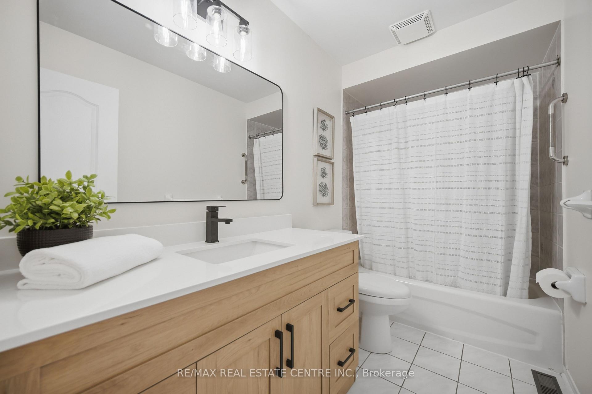 Photo 31 of 215 Willowbrook Drive, Whitby, Pringle Creek — HOMEH