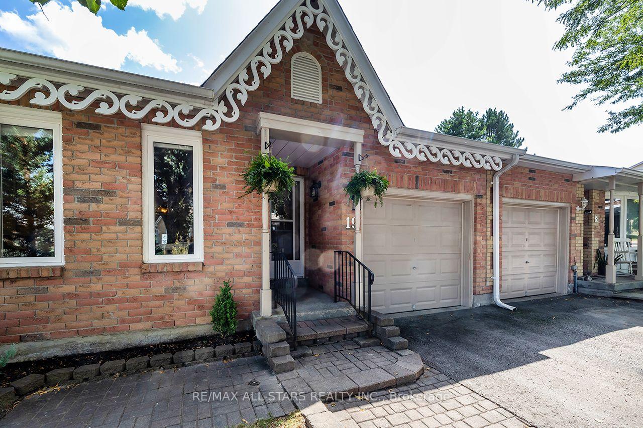 Photo 1 of Unit 19, 19 Adams Court, Uxbridge — HOMEH