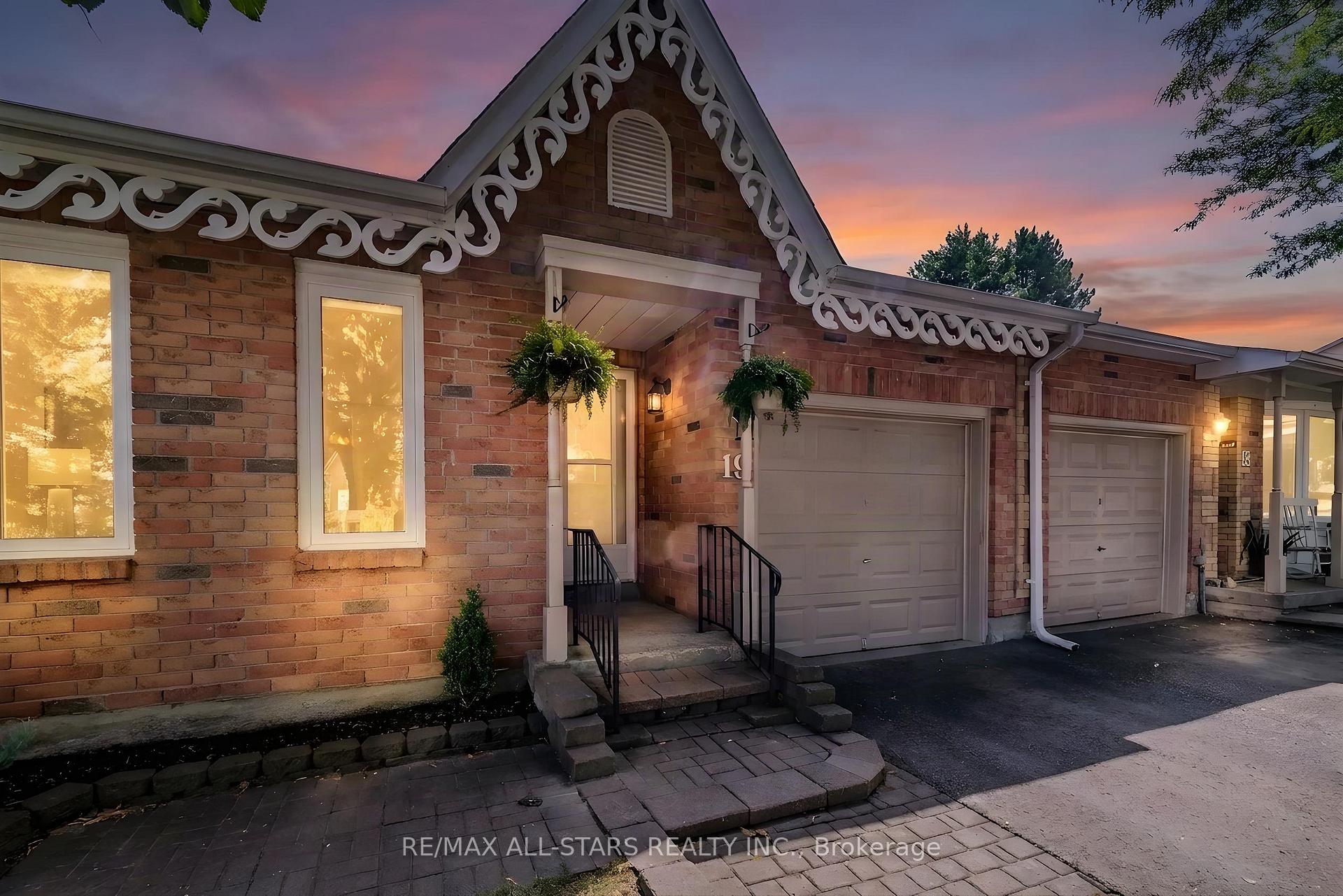 Photo 3 of Unit 19, 19 Adams Court, Uxbridge — HOMEH