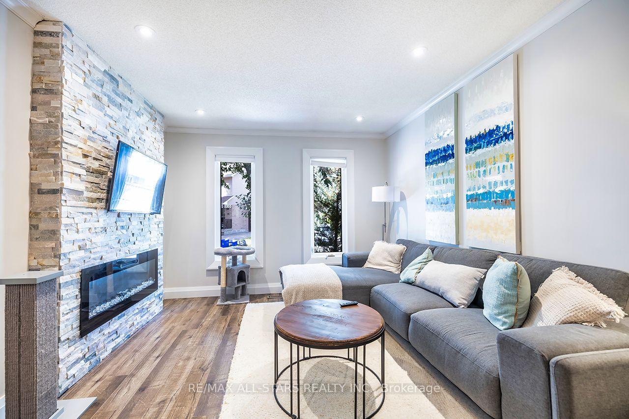 Photo 6 of Unit 19, 19 Adams Court, Uxbridge — HOMEH
