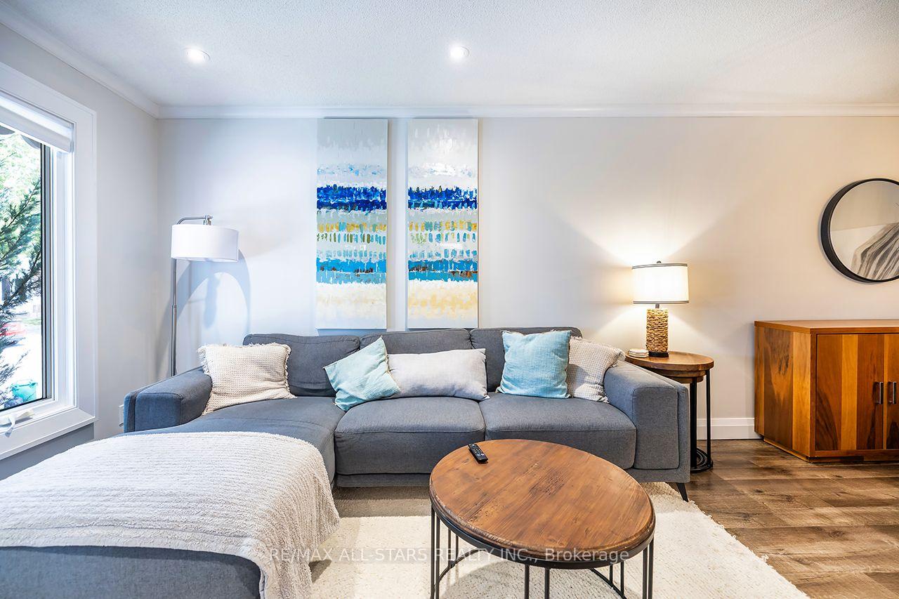 Photo 7 of Unit 19, 19 Adams Court, Uxbridge — HOMEH