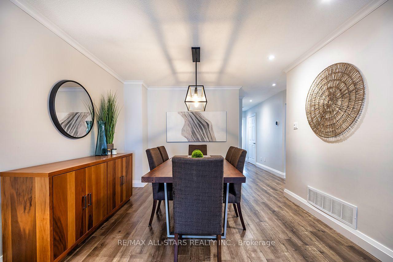 Photo 11 of Unit 19, 19 Adams Court, Uxbridge — HOMEH