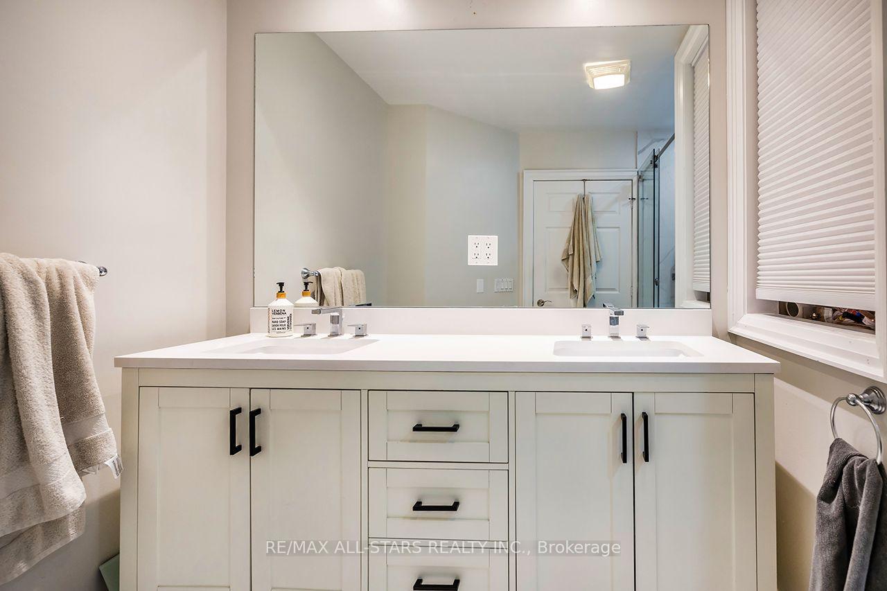 Photo 26 of Unit 19, 19 Adams Court, Uxbridge — HOMEH