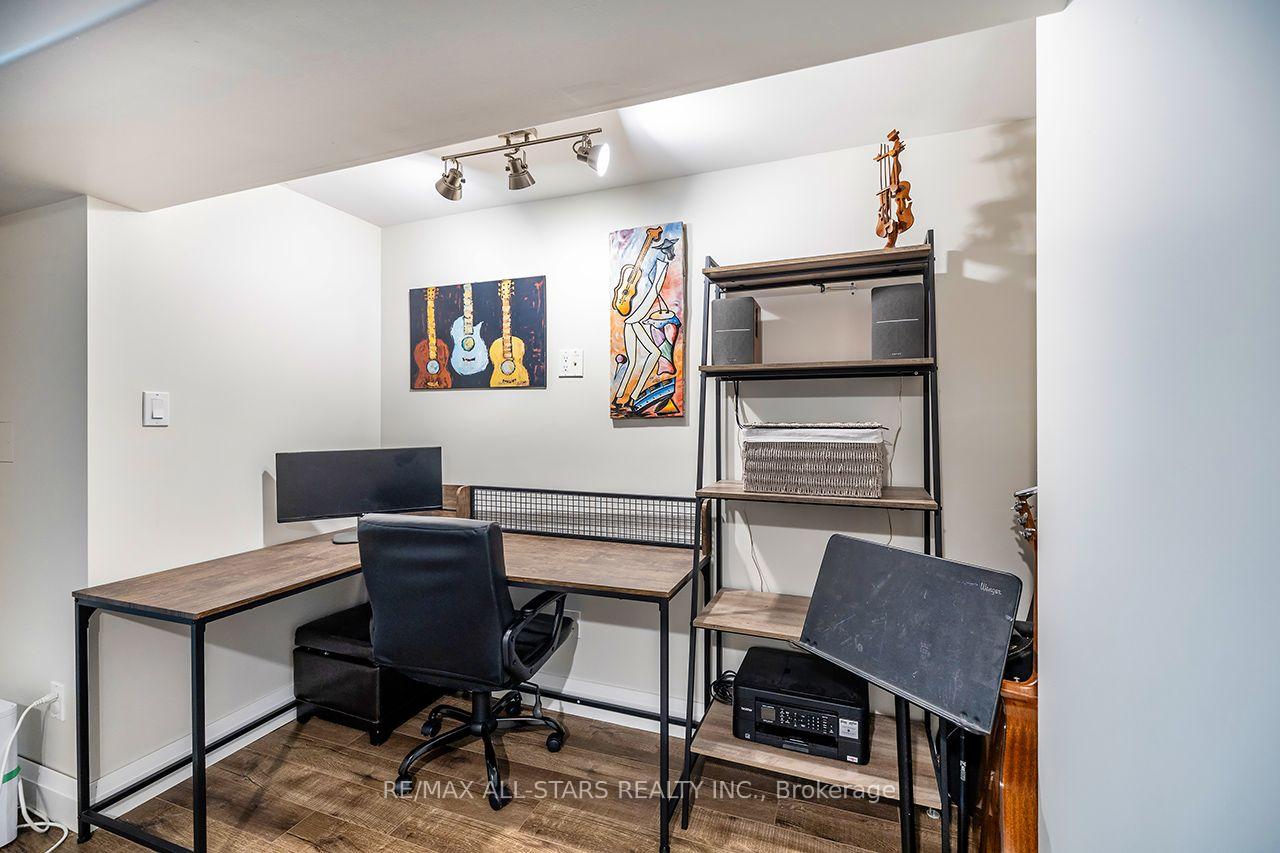 Photo 32 of Unit 19, 19 Adams Court, Uxbridge — HOMEH