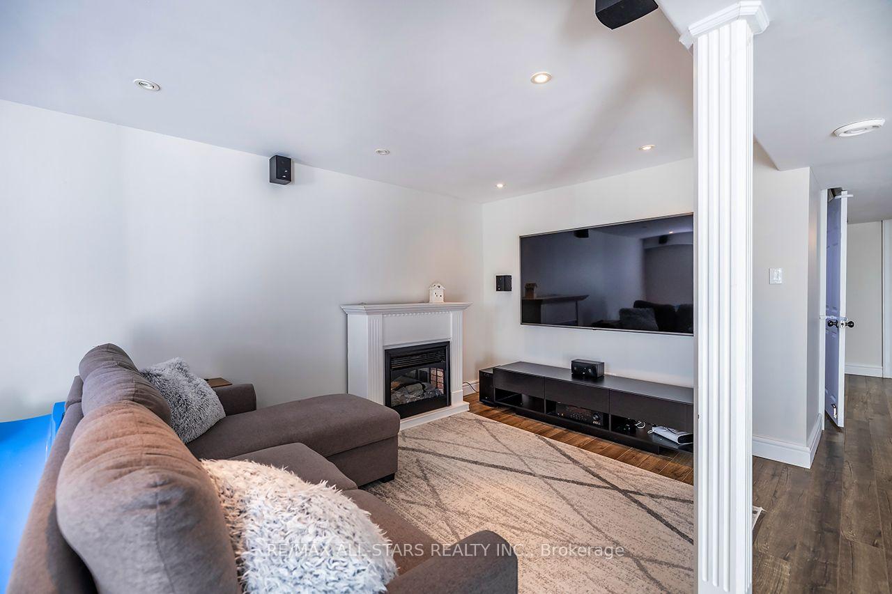 Photo 34 of Unit 19, 19 Adams Court, Uxbridge — HOMEH