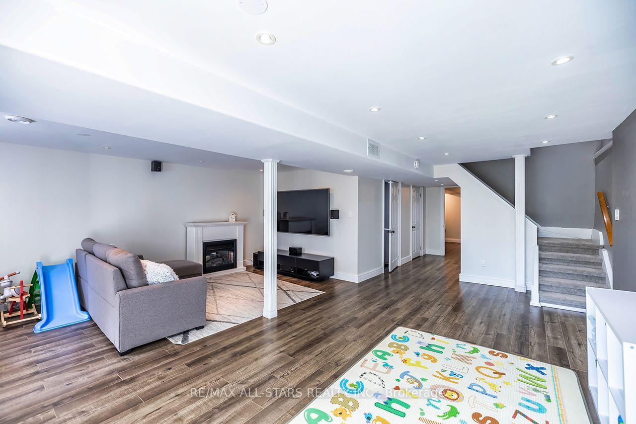 Photo 35 of Unit 19, 19 Adams Court, Uxbridge — HOMEH