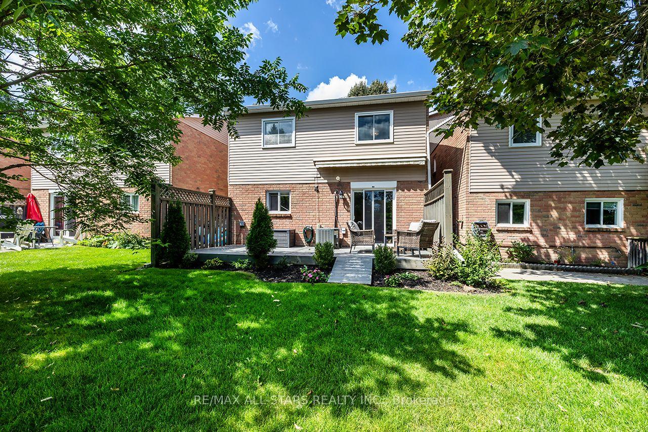 Photo 39 of Unit 19, 19 Adams Court, Uxbridge — HOMEH