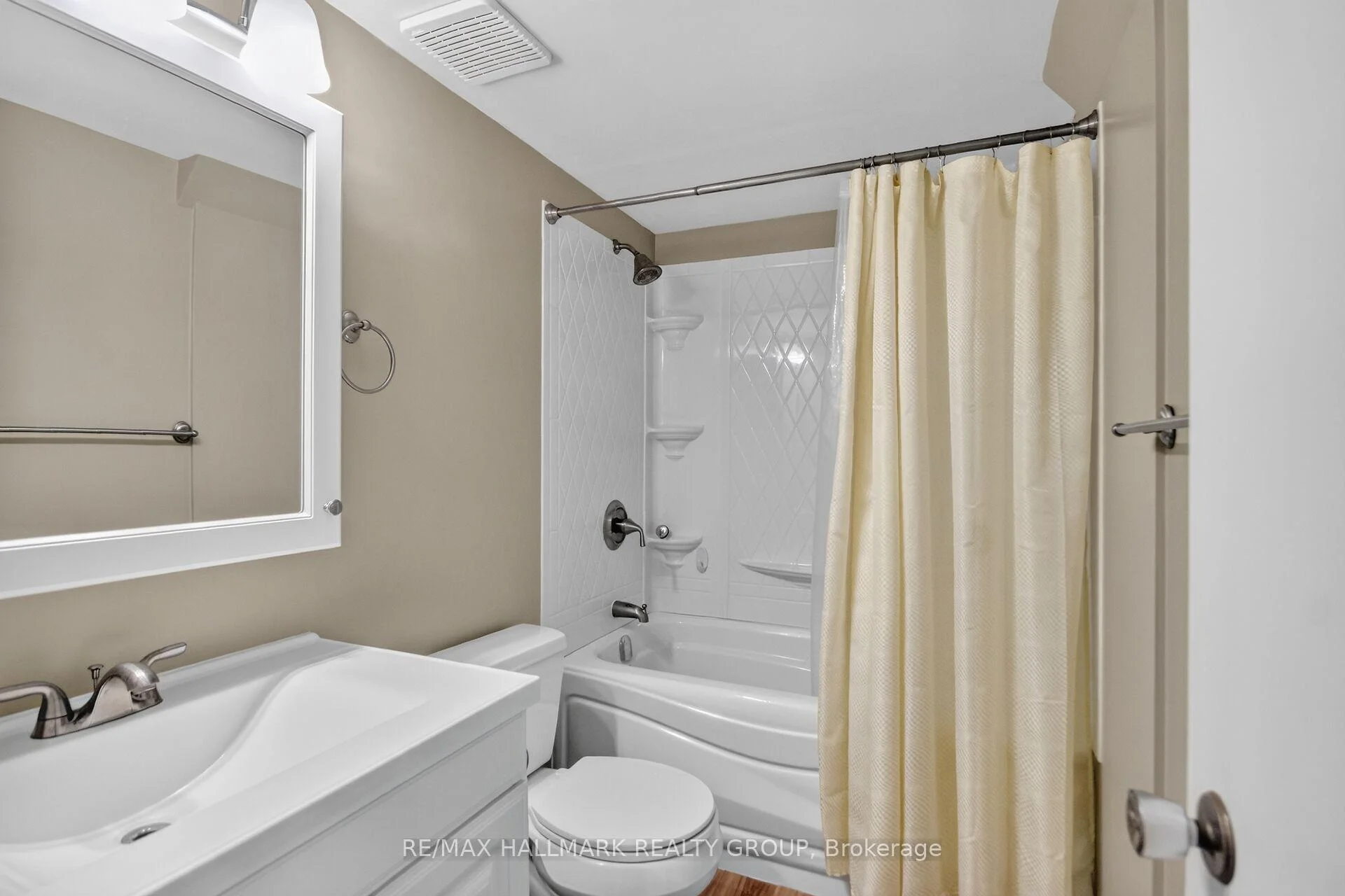 Photo 18 of 140 Rothesay Drive, Ottawa, Kanata - Glencairn/Hazeldean — HOMEH